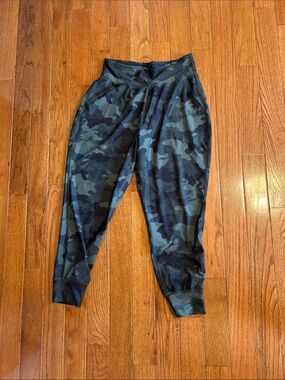 Old Navy Camo Joggers Size L Women’s